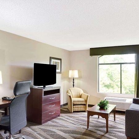 Готель Wingate By Wyndham Raleigh Durham / Airport Екстер'єр фото