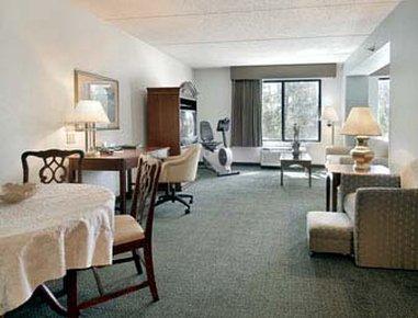 Готель Wingate By Wyndham Raleigh Durham / Airport Екстер'єр фото