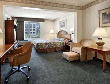 Готель Wingate By Wyndham Raleigh Durham / Airport Екстер'єр фото
